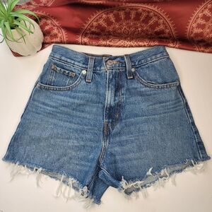 Levi's High Waisted Mom Shorts Denim Size 24